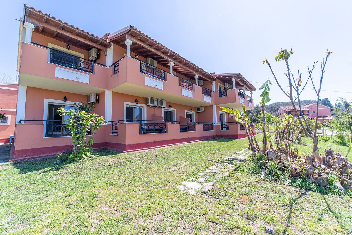 Appartement entier, Appartement "Giannis 2"' avec jardin partagé, balcon privé et Wi-Fi in Arillas Agiou Georgiou, Arillas