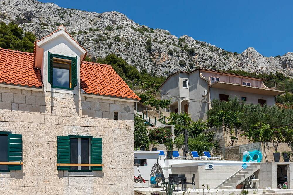 Ganze Wohnung, Koru Apartment - Waterview apartments . One bedroom Apartment with pool in Mimice, Split-Dalmatien