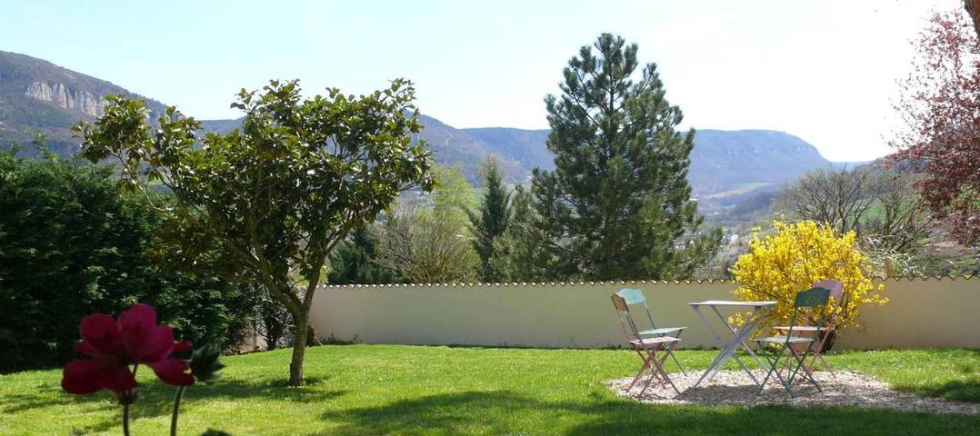 Location de vacances pour 3 personnes, avec jardin et vue, animaux acceptés à Compeyre - 2