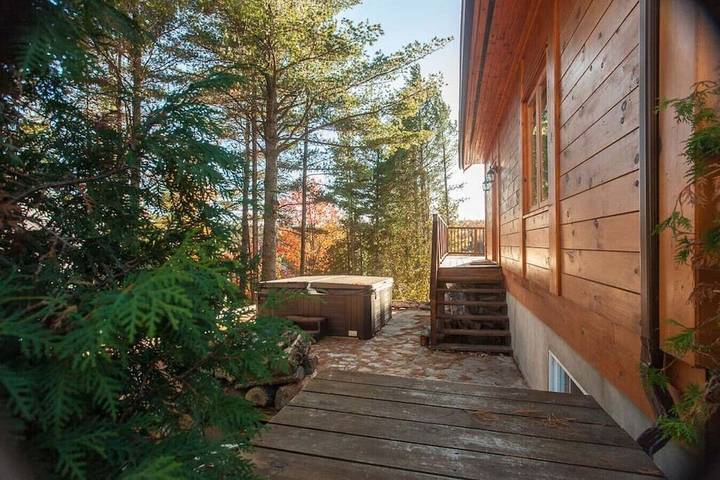 Glamping for 13 people, with garden and hot tub as well as balcony in Quebec