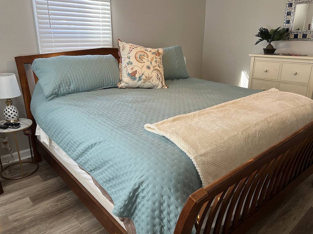 Shawnee Bungalow - Tranquil 1 King, 1 Queen in Kansas