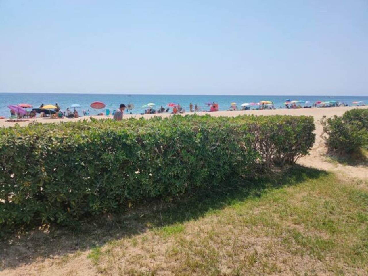 Apartamento entero, Espectacular apartamento en primera línea de mar con acceso directo a la playa, piscina y zonas familiares in Parque de Montroig, Costa Dorada