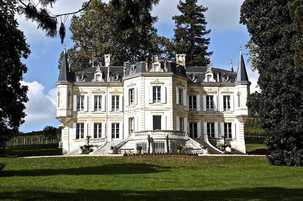 Chateau Junayme a fronsac in Fronsac, Région de Libourne