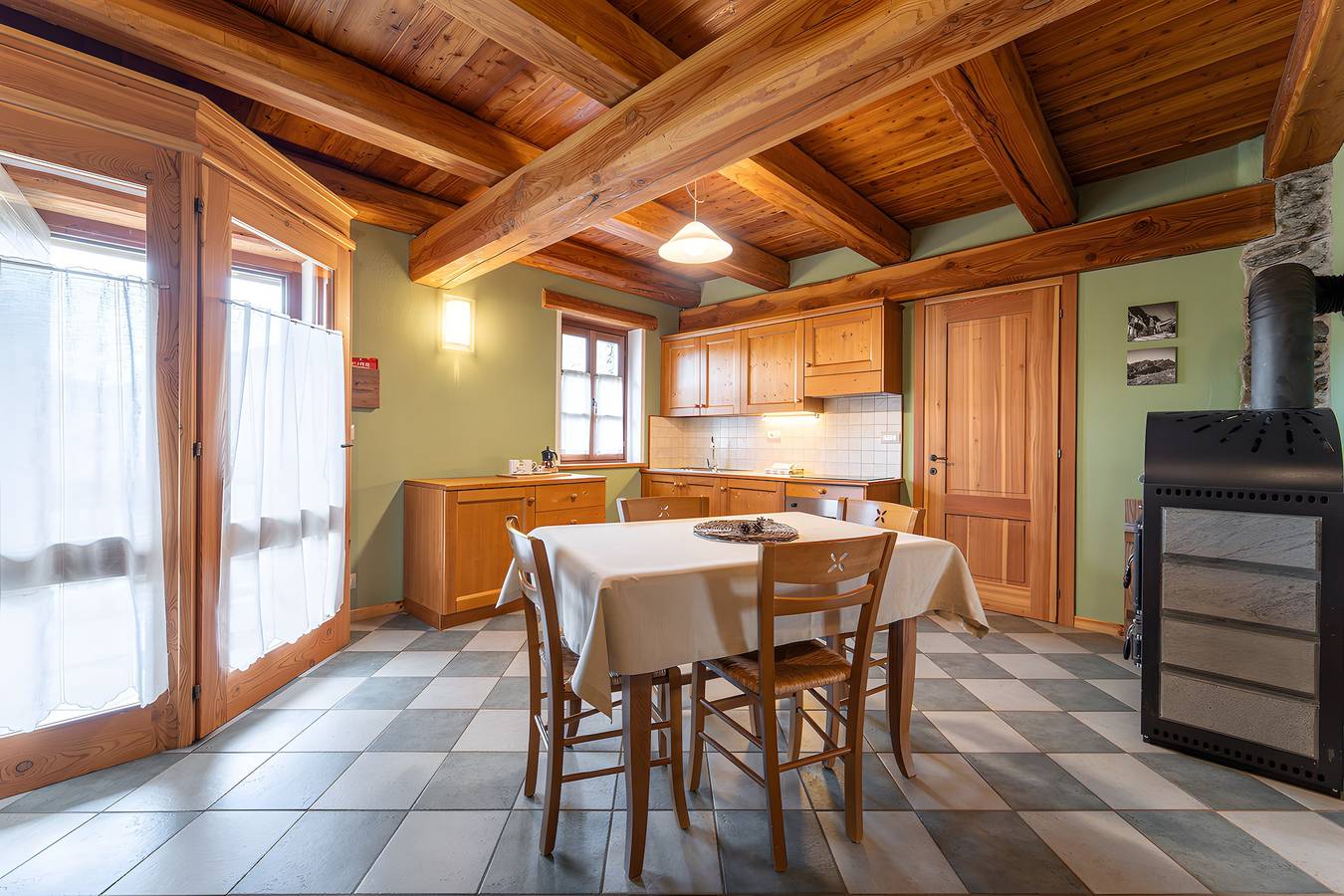 Chalet 'Civico 11' with Mountain View, Balcony and Wi-Fi in Marmora, Cuneo Provinsen