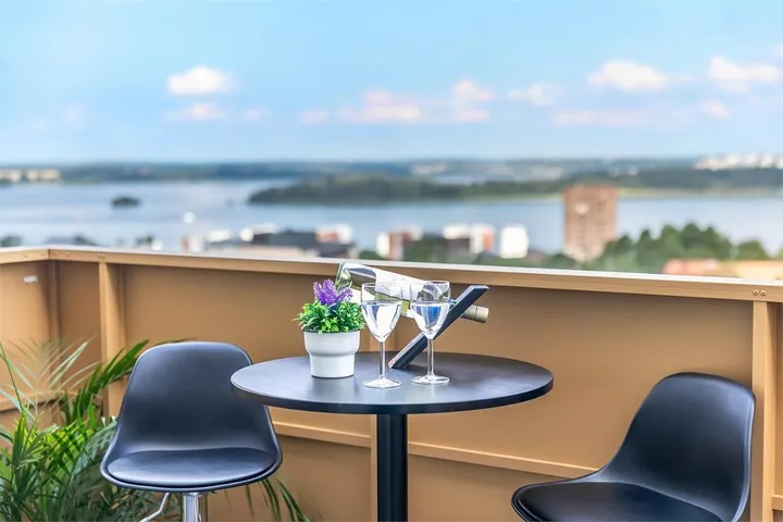 Ferienwohnung für 2 Personen, mit Seeblick und Ausblick sowie Balkon - 1