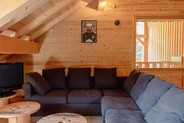 Location de vacances pour 7 personnes, avec terrasse à Rochejean