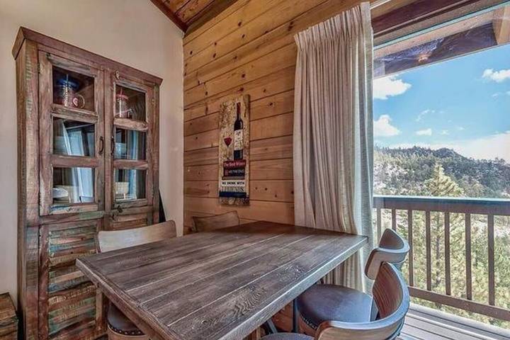 Vacation apartment for 2 people, with balcony by Lake Tahoe