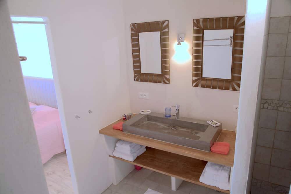 Luxusferienhaus in Weingut in Uzès, beheizter Pool, sehr großer Garten in Bourdic, Nimes und Umgebung