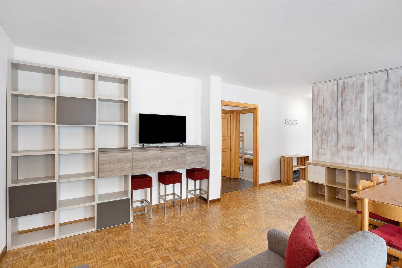 Entire apartment, Holiday Apartment 'Forést' with Mountain View, Shared Garden & Wi-Fi in Teola, Livigno