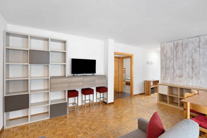 Entire apartment, Holiday Apartment 'Forést' with Mountain View, Shared Garden & Wi-Fi in Teola, Livigno