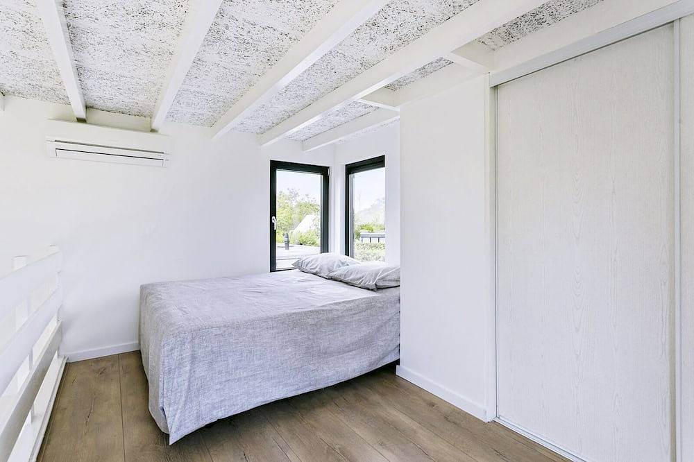 Komplett renovierter, interessant eingerichteter Bungalow mit gemütlich gestaltetem Garten. in Ouddorp, Goeree-Overflakkee