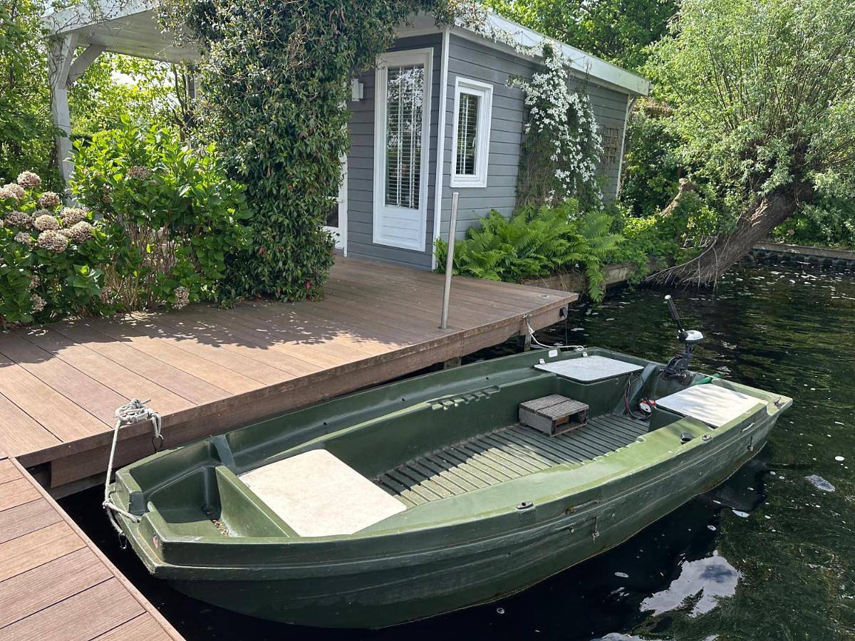 Private Island Houseboat with Boat near Amsterdam in Vinkeveen, Groene Hart