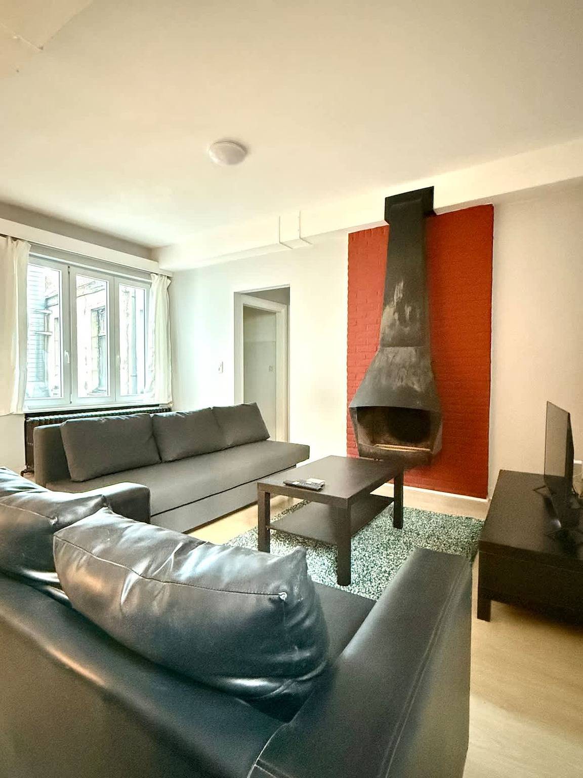 Entire apartment, 3 min to the Grand-Place, 6 min to Manneken Pis & Sleeps 6 in Brussels, Brussels region