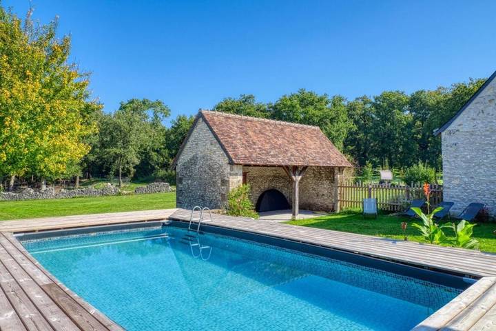 Location de vacances pour 10 personnes, avec jacuzzi ainsi que jardin et piscine, animaux acceptés à Bléré - 2