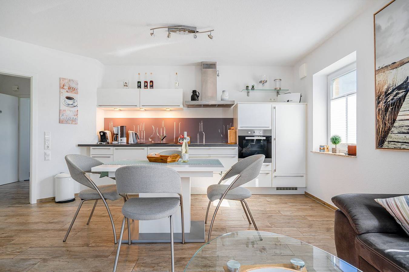 Ganze Wohnung, Erdgeschosswohnung (75qm) für 4 Personen und Hund mit Terrasse und Wasserzugang in Greetsiel, Krummhörn