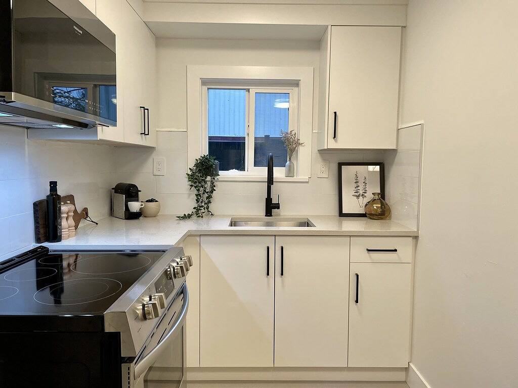 Modern, Bright, Clean 2 Bedroom Suite - Great Location! in Burnaby, British-Columbia