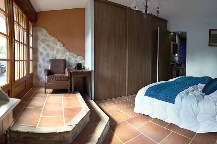 Gîte pour 18 personnes, avec piscine ainsi que jardin et terrasse à La Souterraine - 2