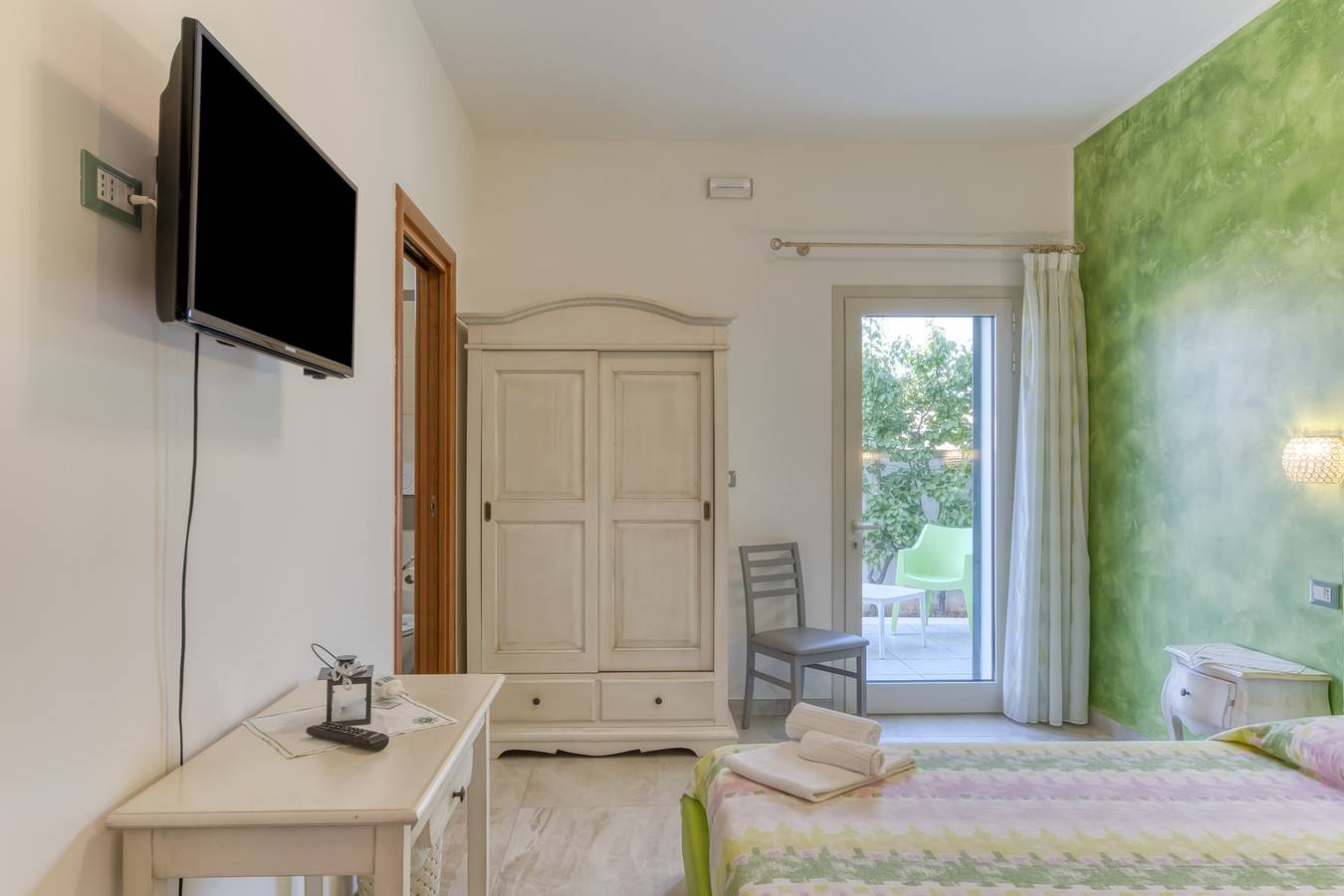 Chambre d'hôtes 'Tallyho Elleboro' avec terrasse partagée, Wi-Fi et climatisation in Salve, Golfe de Tarente