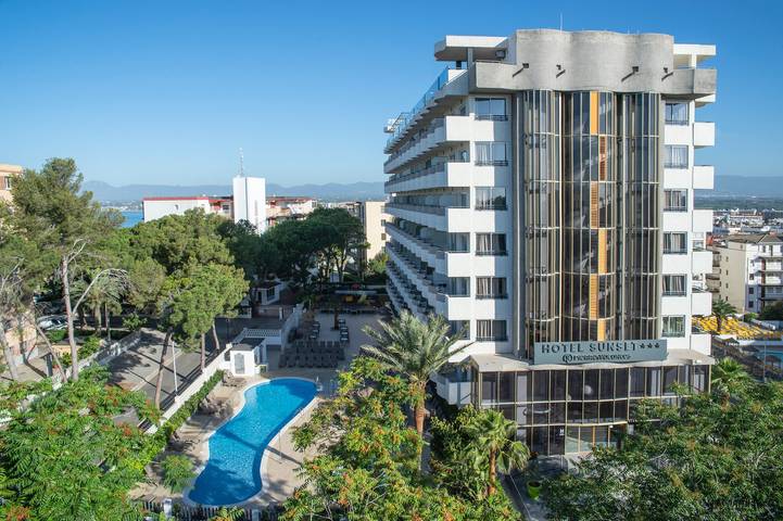 Hôtel pour 3 personnes, avec Balcon et Jacuzzi ainsi que Terrasse et Bassin pour enfant à Salou