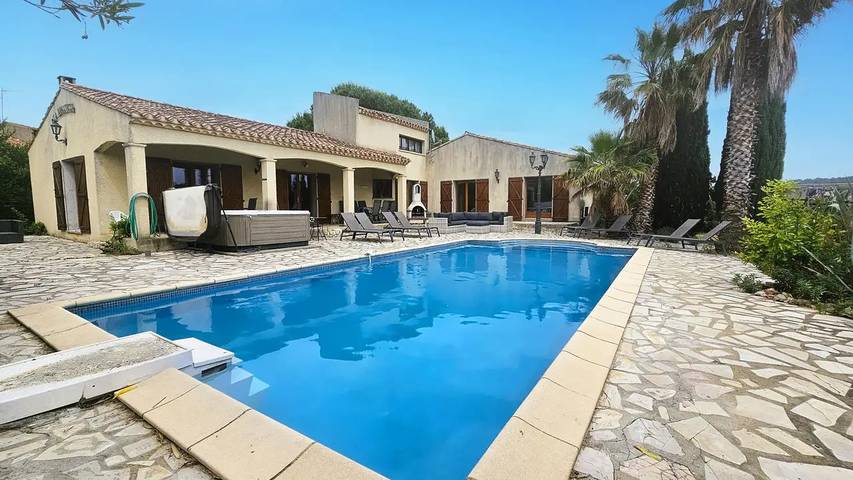 Location de vacances pour 11 personnes, avec Terrasse ainsi que Jardin et Piscine à Félines-Minervois