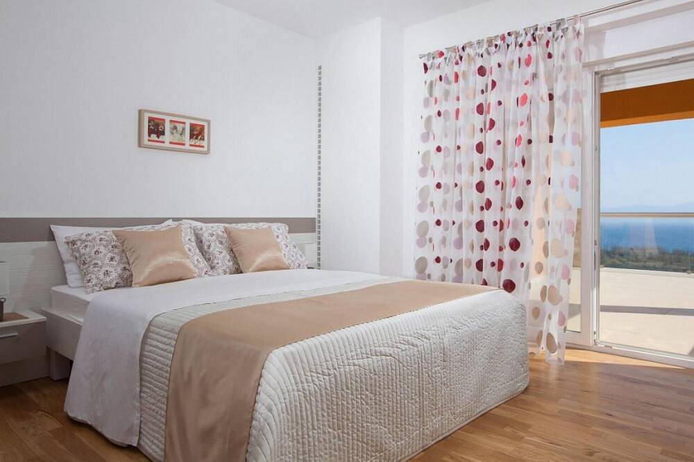 Mooi huis met 3 slaapkamers in Sveta. in Raša, Oostkust Istrië