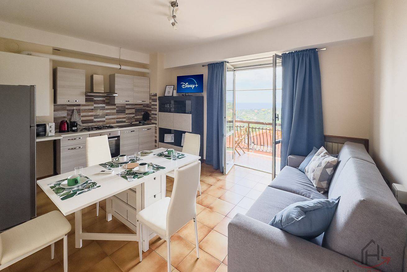 Appartamento intero, [Garden & Sea View] Free Beach Access • Free Garage • A/C • Wifi in Varazze (Città), Varazze