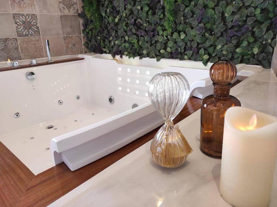 La Cabana Agréable logement avec Jacuzzi/Balnéo in Saint-Jean-d'Angély, Région de Saint-Jean-d'Angély