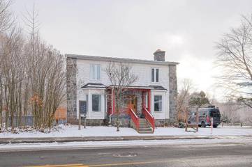 Location de vacances pour 8 personnes, avec jacuzzi et terrasse à Bromont