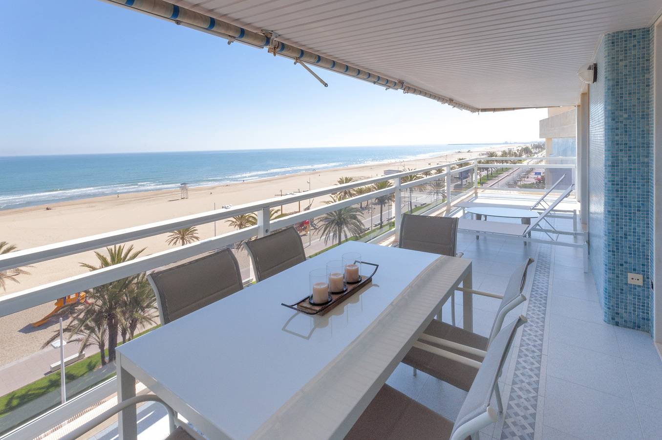 Entire apartment, Holiday apartment for 6 people with terrace in Playa de Gandía, Costa de Valencia