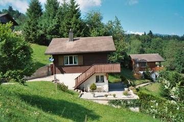 Chalet für 3 Personen, mit Garten und Balkon in der Schweiz
