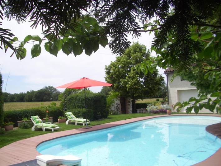 Location de vacances pour 2 personnes, avec vue et jardin ainsi que terrasse et piscine à Montauban - 2