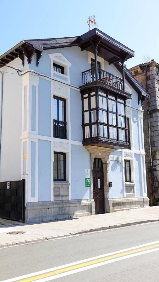Casa de vacaciones para 24 personas, con terraza además de jardín y piscina, Se admiten mascotas en Vizcaya - 2