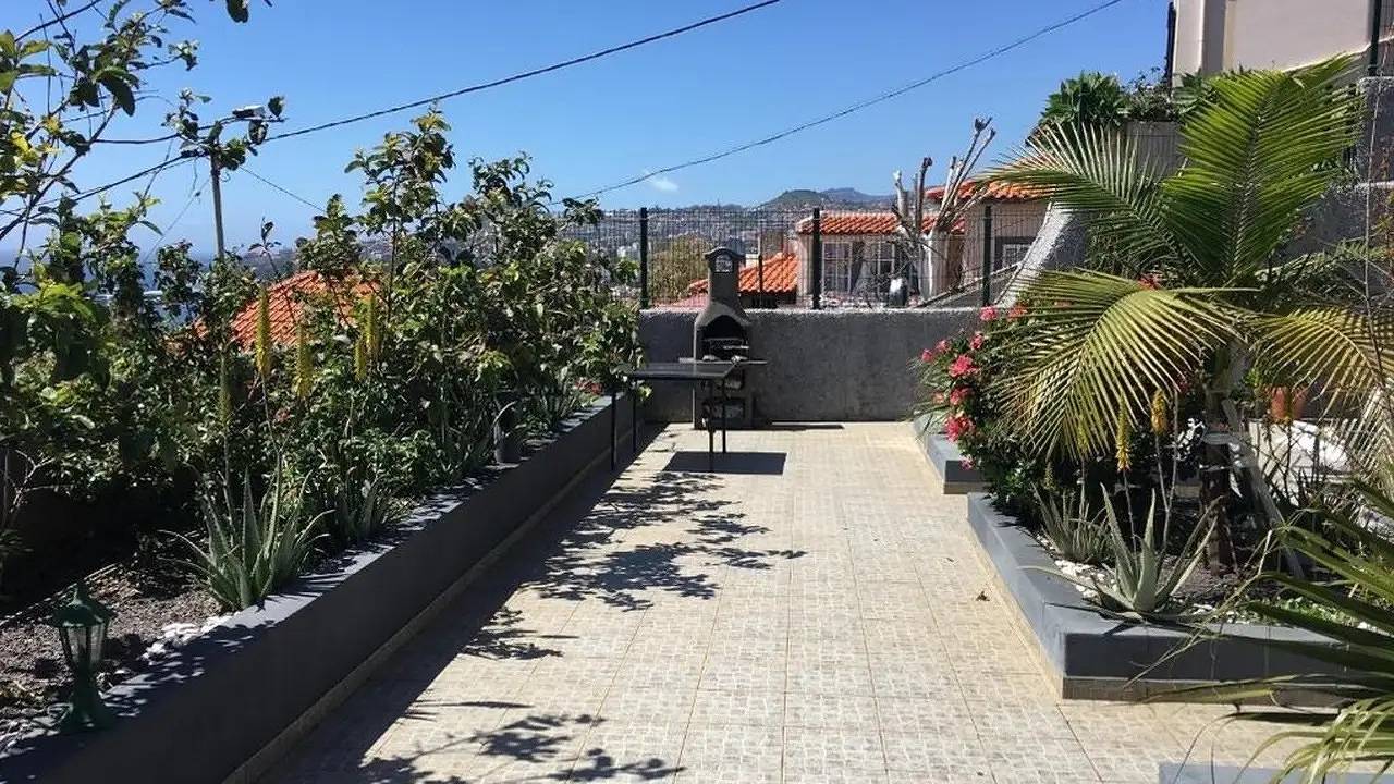 Entire holiday apartment, Holiday apartment for 2 people with terrace in Lazareto, Funchal (Santa Maria Maior)