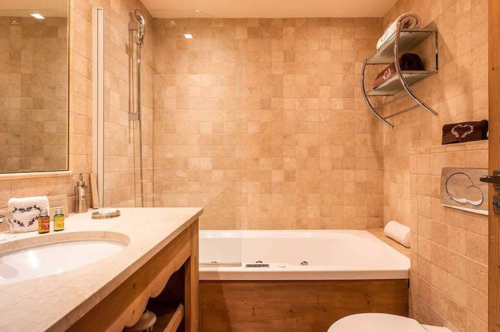 Ganze Wohnung, 112m² stilvolle Wohnung im Herzen von Courchevel, in Pistennähe, für 6 Personen in Courchevel 1850, Saint-Bon-Tarentaise