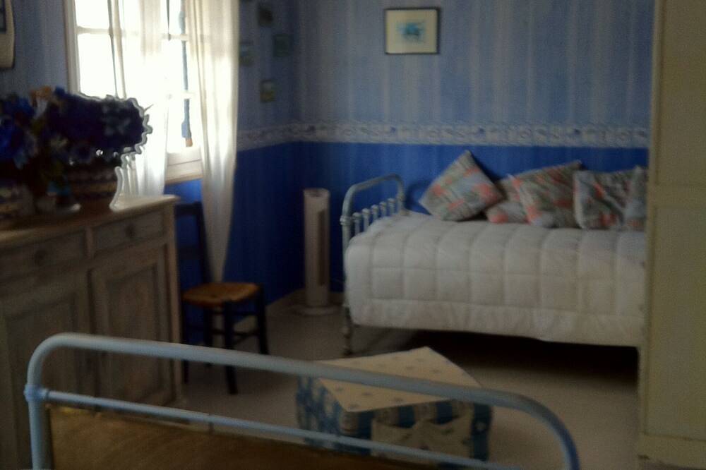 House 300m from the beach heated swimming pool and 5-seater jacuzzi in Vendays-Montalivet, Regionaler Naturpark Médoc