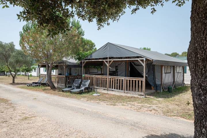 Tente pour 4 personnes, avec Balcon/Terrasse et Terrasse dans le Var