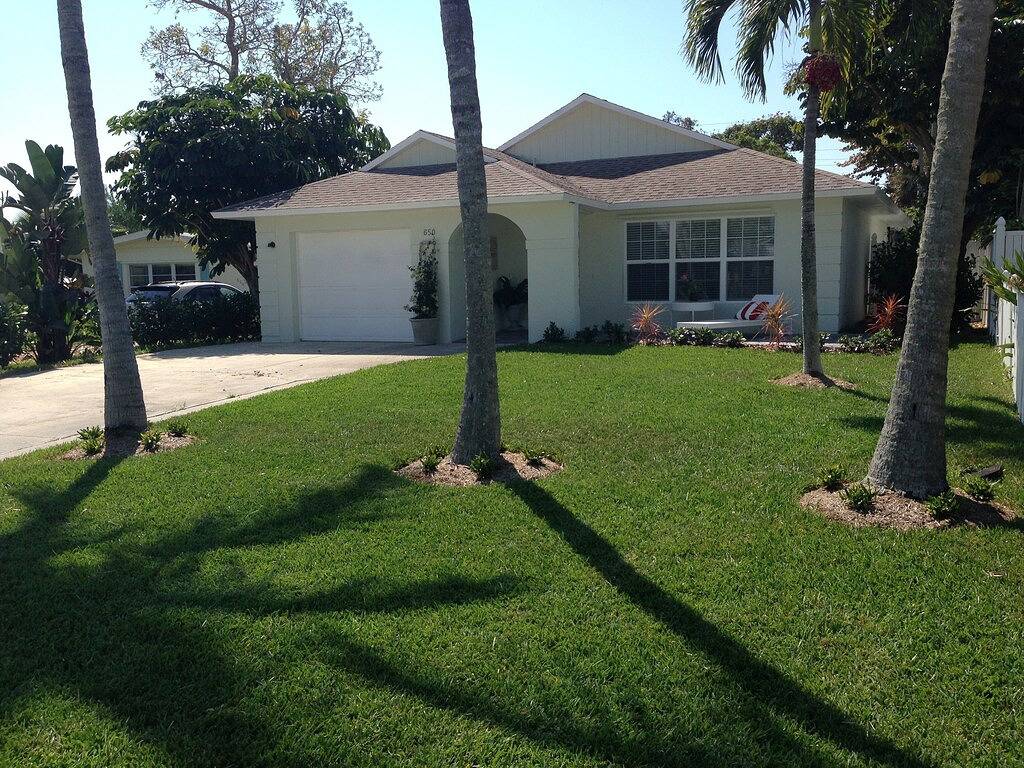 Vanderbilt Beach Bungalow mit großem privaten Pool in Naples Park, North Naples