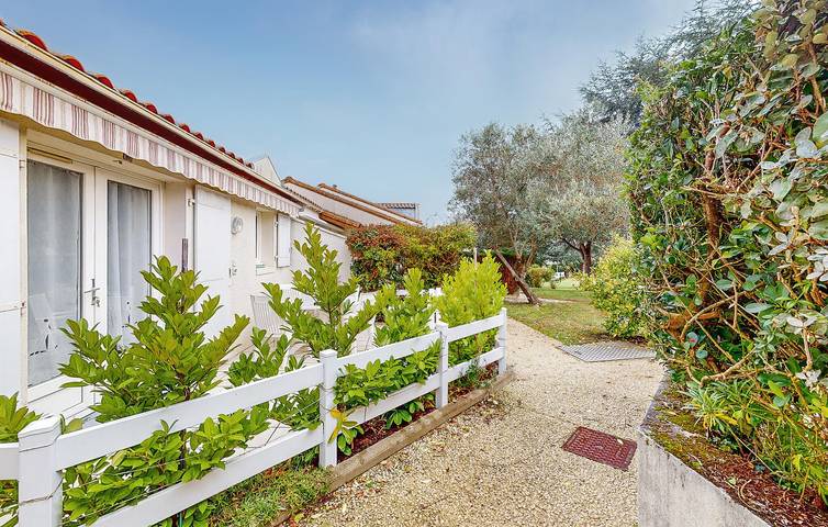 Ferienhaus für 4 Personen, mit Terrasse und Pool sowie Garten - 1