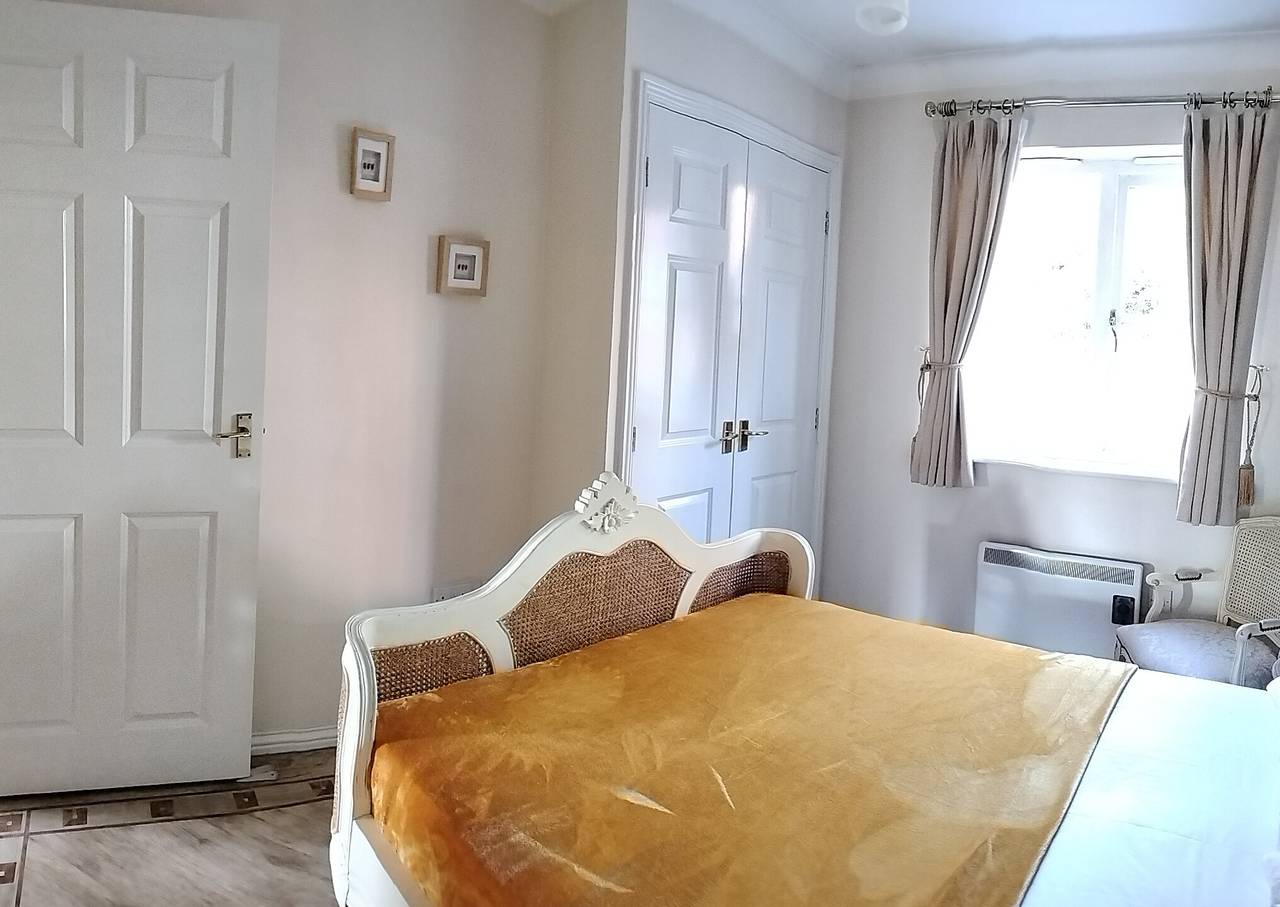 Entire apartment, Canalside Chic – Your London Escape Starts Here!  Wifi and Airport Transfers in Hertfordshire