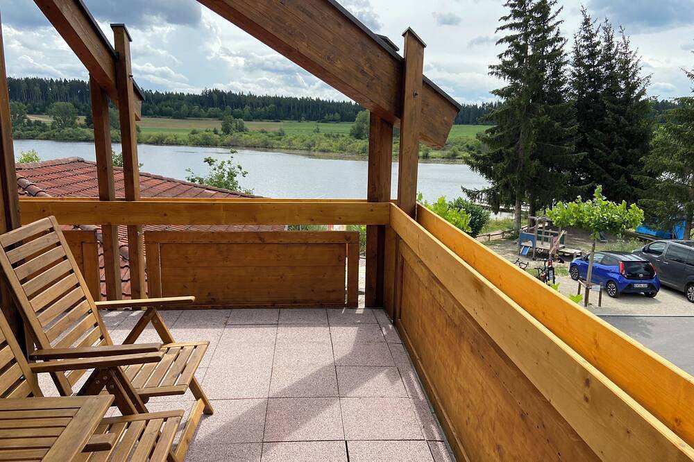 Ganze Wohnung, Schöne geräumige Ferienwohnung direkt am Kirnbergsee für bis zu 6 Personen in Bräunlingen, Hochschwarzwald