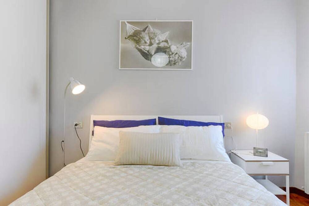 Entire apartment, [Via Canalino] Nice studio|center|A/C in Modena, Modena Province