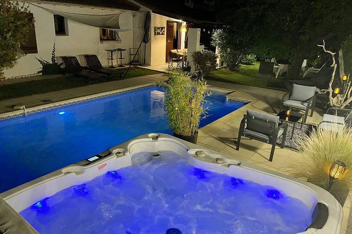 Haus mit privatem Pool und Jacuzzi in der Nähe von Nimes Arles Camargue und Meer! in Garons, Nimes und Umgebung