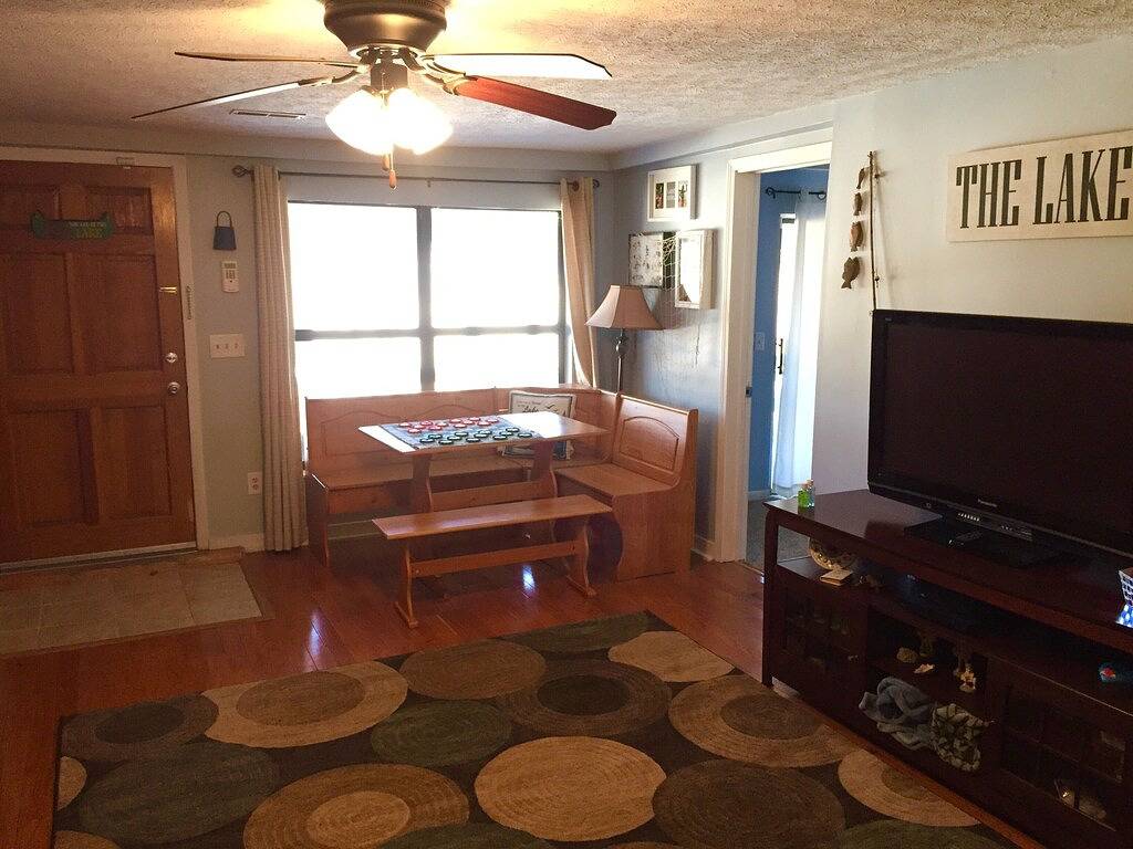 * Lakefront * Ziehen Sie den Netzstecker in unserem Lakehouse mit Bootsrampe und eigenem Dock - ohne Wifi in Douglas Lake