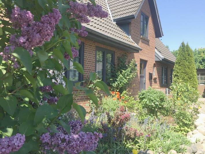 Ferienhaus für 4 Personen, mit Ausblick und Garten