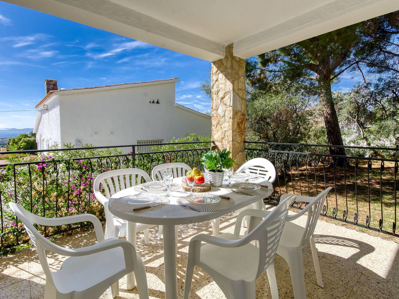 People i - People i 635.1 in El Mas Fumats, Roses