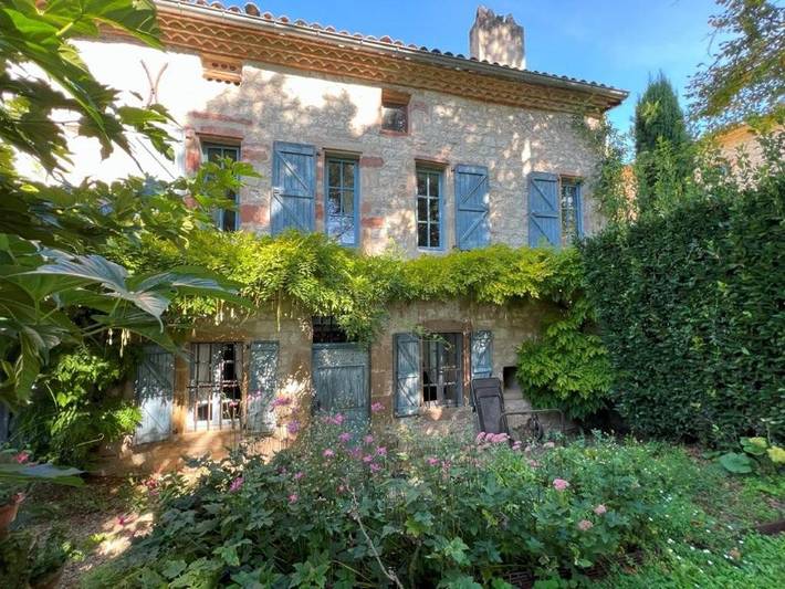 Location de vacances pour 4 personnes, avec Terrasse ainsi que Jardin et Piscine à Labarthe-Bleys