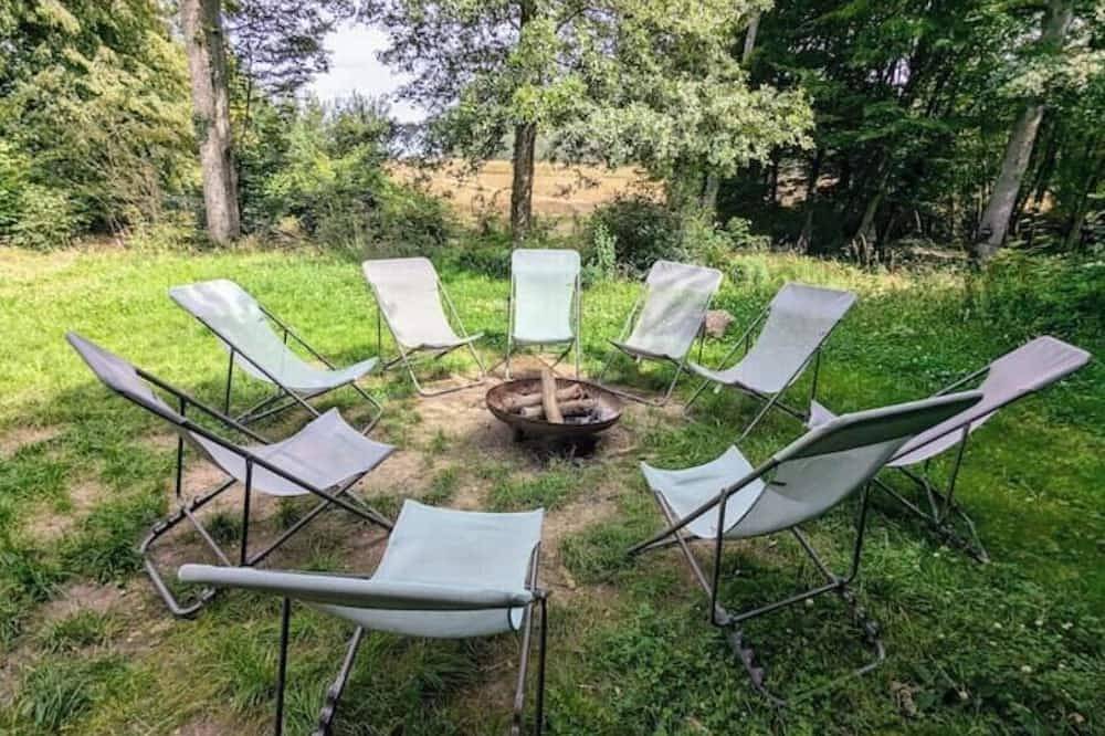 Maison isolée nature fêtes autorisées in Bergères-sous-Montmirail, Marne