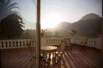 Gîte pour 4 personnes, avec jardin dans Solares