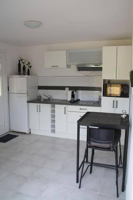 Location de vacances pour 2 personnes, avec jardin et vue, animaux acceptés à Auriol - 3