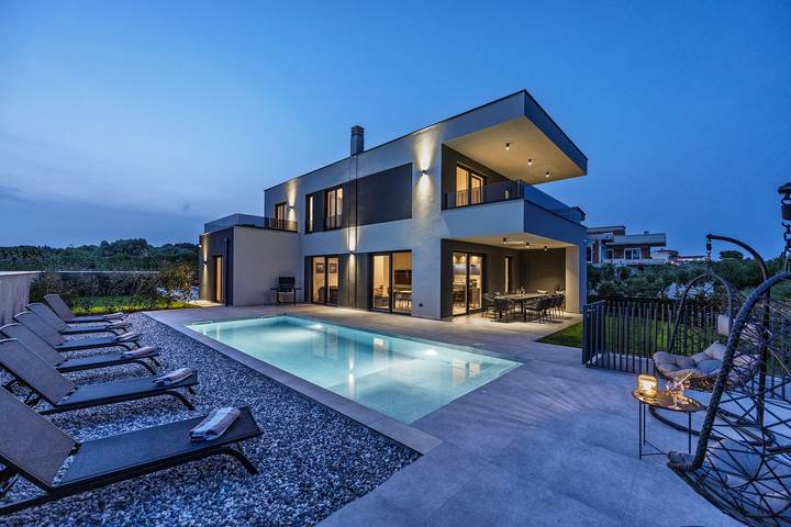 Villa für 8 Personen, mit Garten und Pool in Premantura